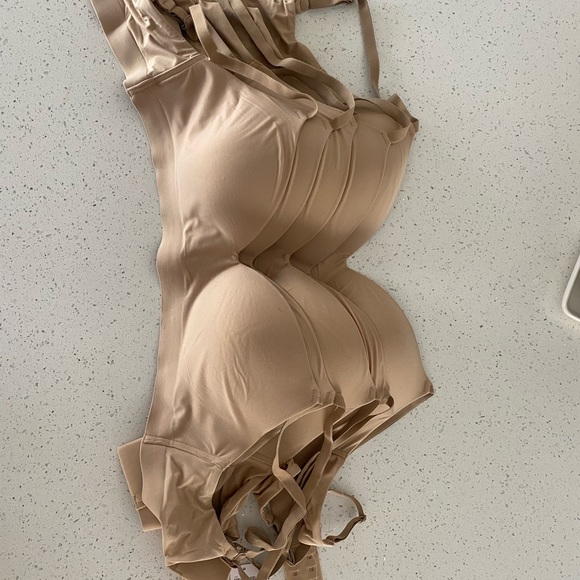 Soma ENBLISS Wireless Bra
STYLE: 570222679 this listing is for all 5 bras - Picture 6 of 6